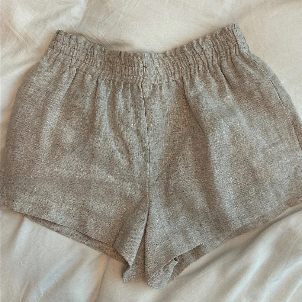 Reformation tan/sandy-colored linen shorts - Picture 2 of 5